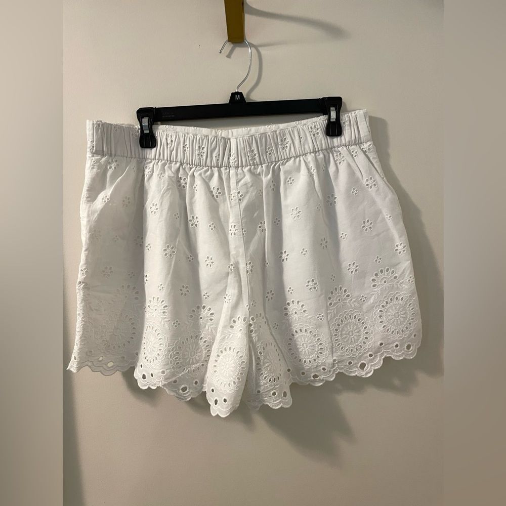 Loft White Eyelet Lined 100% Cotton Shorts With Pockets Size L GUC - Picture 2 of 7